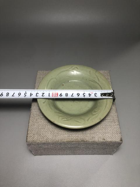 古玩陶瓷龍泉青瓷刻花盤真品鑒賞圖