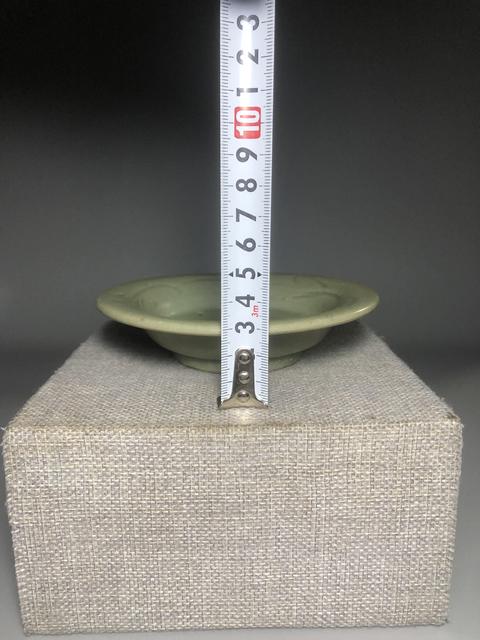 古玩陶瓷龍泉青瓷刻花盤真品鑒賞圖