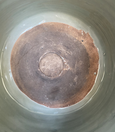 古玩陶瓷清晚·青釉模印纏枝花卉紋三足爐（日本）真品鑒賞圖