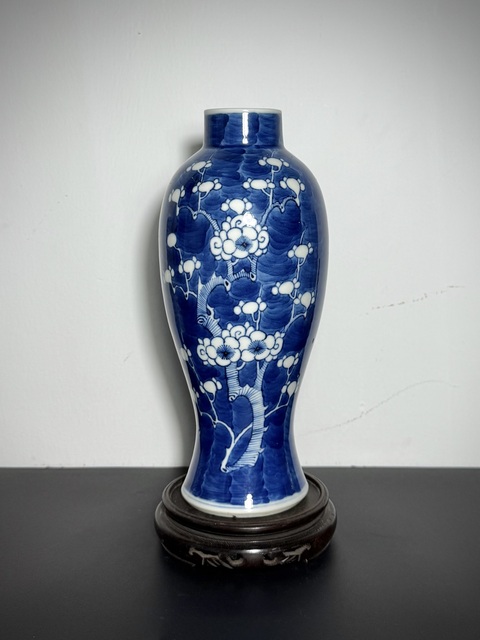 古玩陶瓷青花冰梅圖雞腿瓶真品鑒賞圖