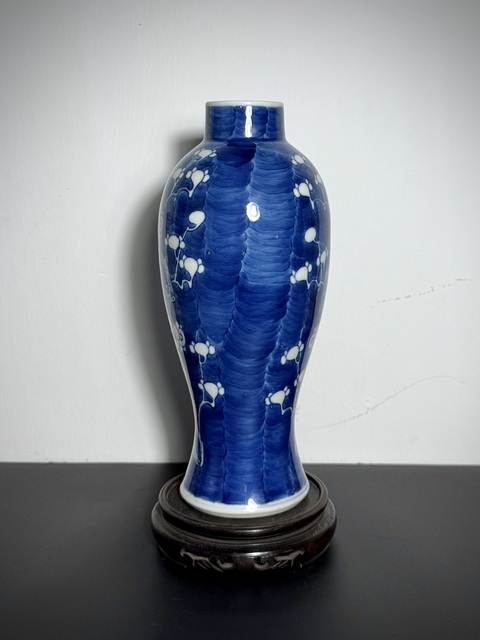 古玩陶瓷青花冰梅圖雞腿瓶真品鑒賞圖