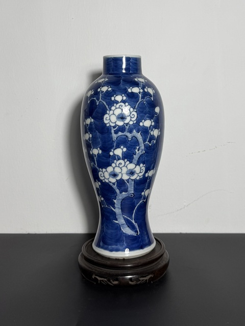 古玩陶瓷青花冰梅圖雞腿瓶真品鑒賞圖