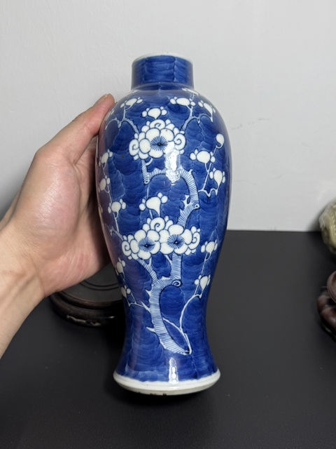 古玩陶瓷青花冰梅圖雞腿瓶真品鑒賞圖