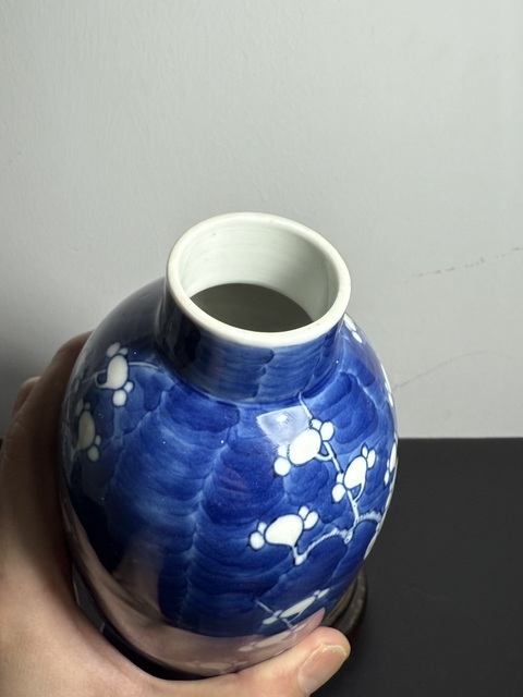 古玩陶瓷青花冰梅圖雞腿瓶真品鑒賞圖