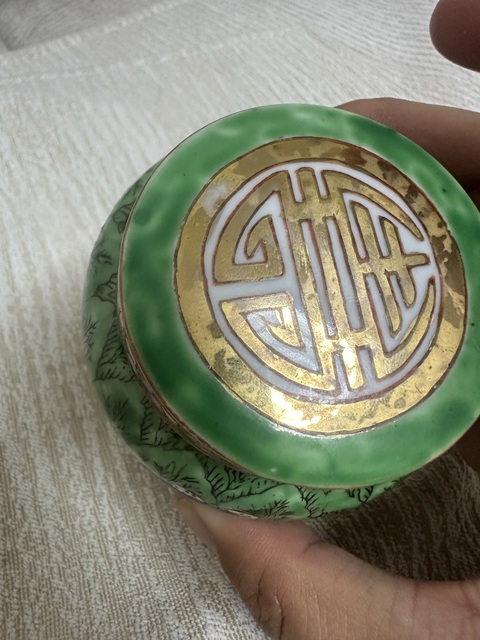 古玩陶瓷廣彩畫白菜紋蓋罐真品鑒賞圖