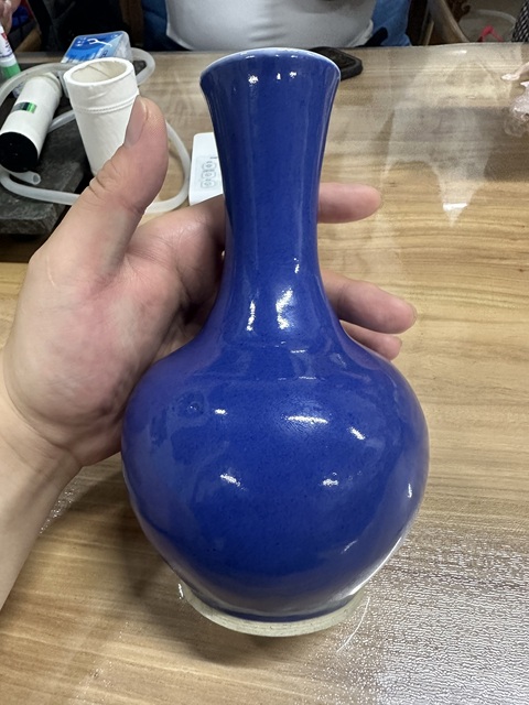 古玩陶瓷藍釉賞瓶真品鑒賞圖