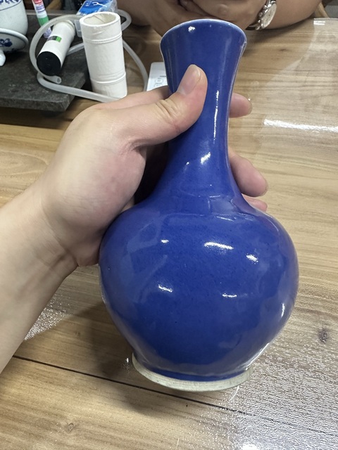 古玩陶瓷藍釉賞瓶真品鑒賞圖