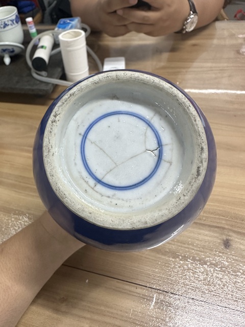 古玩陶瓷藍釉賞瓶真品鑒賞圖