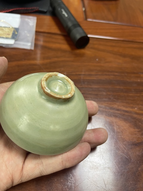 古玩陶瓷青釉梅花杯真品鑒賞圖