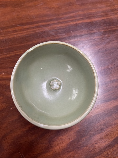 古玩陶瓷青釉梅花杯真品鑒賞圖