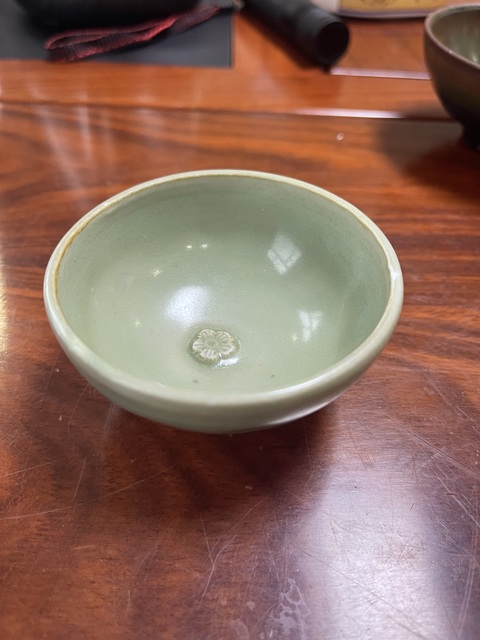 古玩陶瓷青釉梅花杯真品鑒賞圖