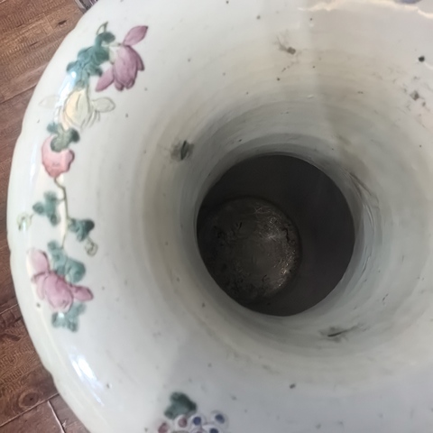 古玩陶瓷粉彩人物故事雙耳花口瓶真品鑒賞圖