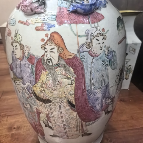 古玩陶瓷粉彩人物故事雙耳花口瓶真品鑒賞圖