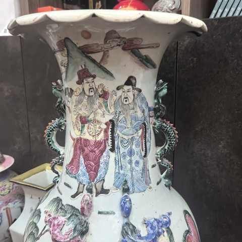 古玩陶瓷粉彩人物故事雙耳花口瓶真品鑒賞圖