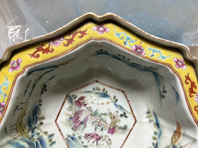 古玩陶瓷人物山水紋八方花口深盤真品鑒賞圖