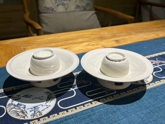 古玩陶瓷北宋·定窯盞托一套真品鑒賞圖