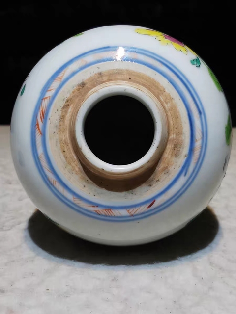古玩陶瓷花卉紋粉彩罐真品鑒賞圖