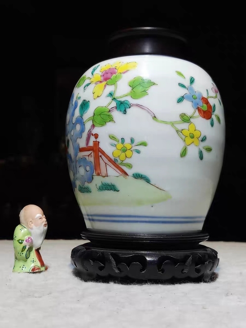 古玩陶瓷花卉紋粉彩罐真品鑒賞圖