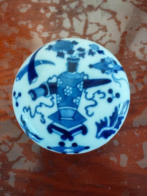 古玩陶瓷青花博古紋印泥盒真品鑒賞圖