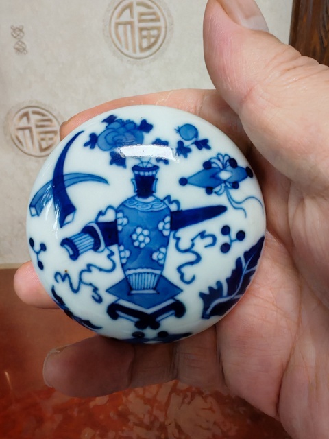 古玩陶瓷青花博古紋印泥盒真品鑒賞圖