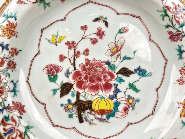 古玩陶瓷清雍正·粉彩三多紋折沿盤拍賣,當前價格99元