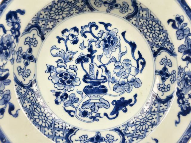 古玩陶瓷清康熙·青花博古八寶折沿盤拍賣,當前價格0元