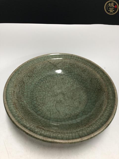 古玩陶瓷明代·青釉暗刻花卉紋盤拍賣，當(dāng)前價(jià)格8666元