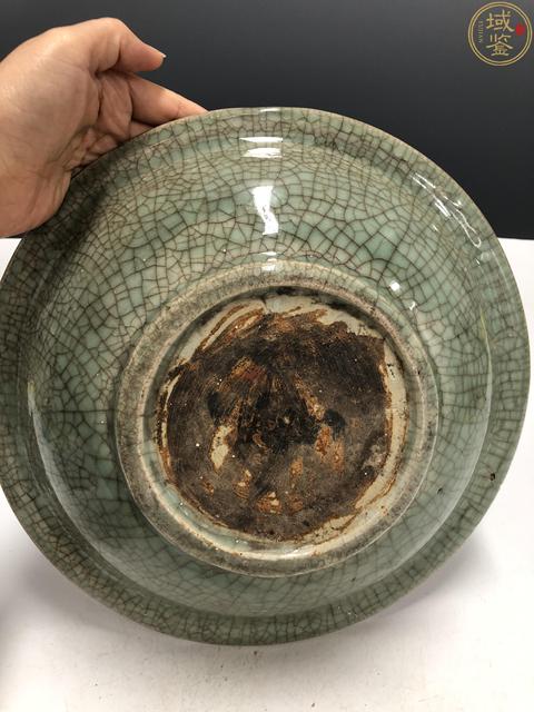 古玩陶瓷明代·青釉暗刻花卉紋盤拍賣，當(dāng)前價(jià)格8666元