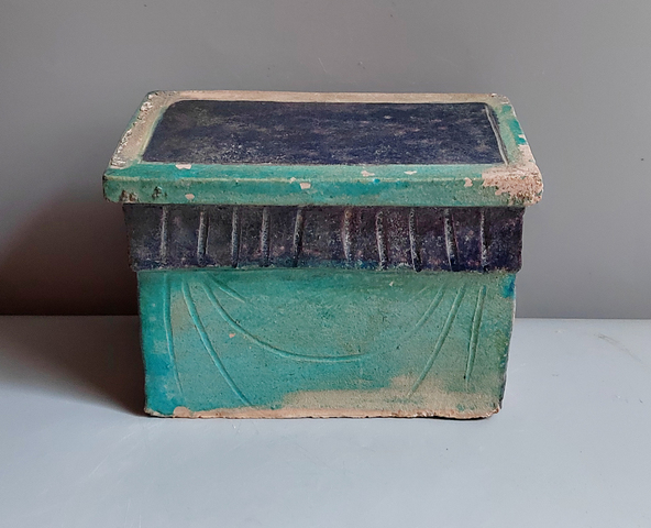 古玩陶瓷三彩桌子真品鑒賞圖