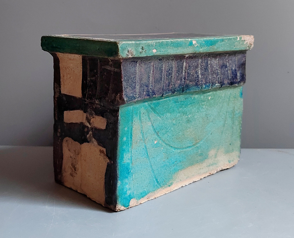 古玩陶瓷三彩桌子真品鑒賞圖