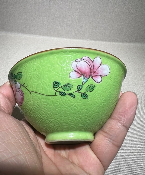 古玩陶瓷綠釉軋道粉彩折枝花卉紋茶圓真品鑒賞圖