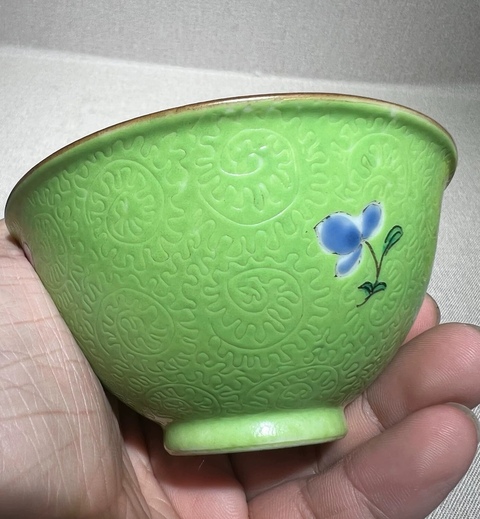 古玩陶瓷綠釉軋道粉彩折枝花卉紋茶圓真品鑒賞圖