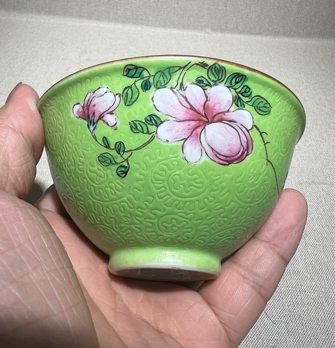 古玩陶瓷綠釉軋道粉彩折枝花卉紋茶圓真品鑒賞圖