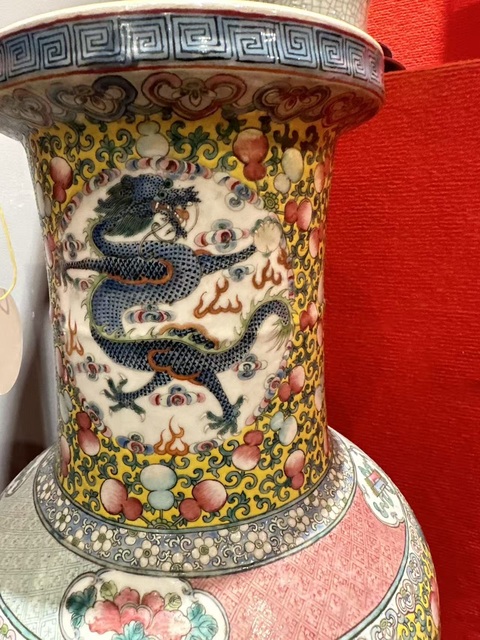 古玩陶瓷粉彩龍鳳紋大瓶真品鑒賞圖