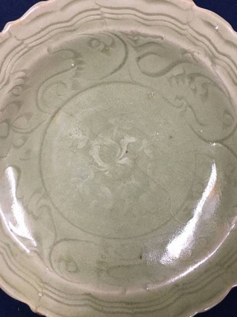 古玩陶瓷龍泉青瓷刻花菱口盤真品鑒賞圖