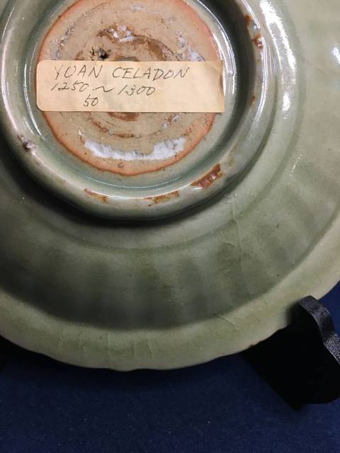 古玩陶瓷龍泉青瓷刻花菱口盤真品鑒賞圖