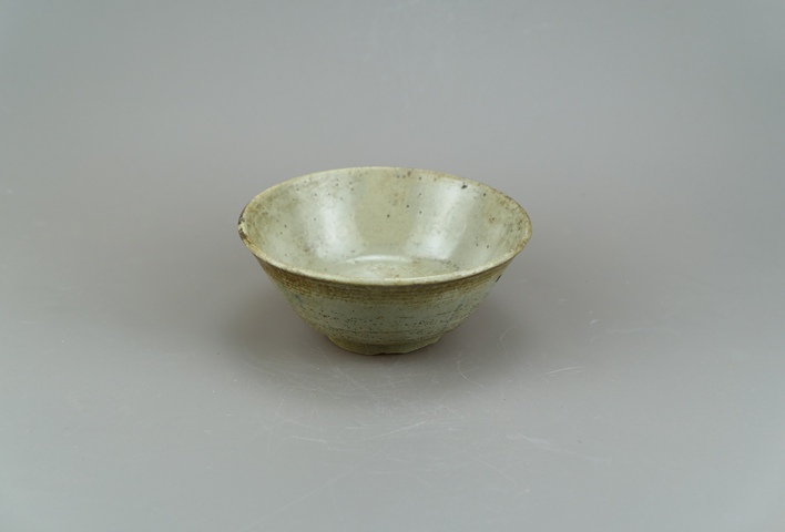 古玩陶瓷龍泉青瓷撇口碗真品鑒賞圖