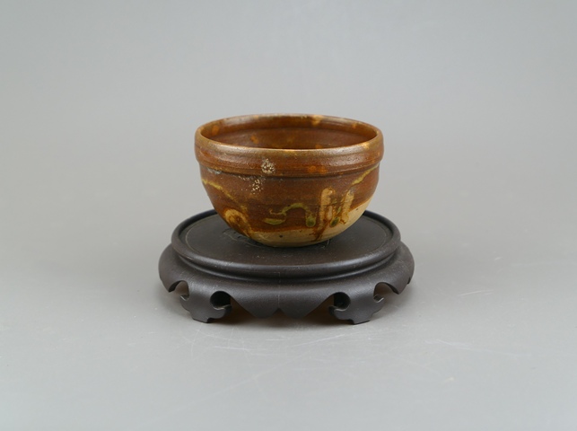 古玩陶瓷明末清初.紫金釉茶盞拍賣(mài),當(dāng)前價(jià)格33元