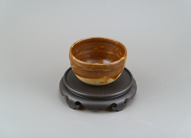 古玩陶瓷明末清初.紫金釉茶盞拍賣(mài),當(dāng)前價(jià)格33元
