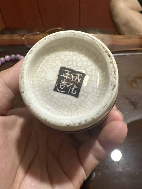 古玩陶瓷哥釉地鐵銹釉五彩刀馬人瓶真品鑒賞圖
