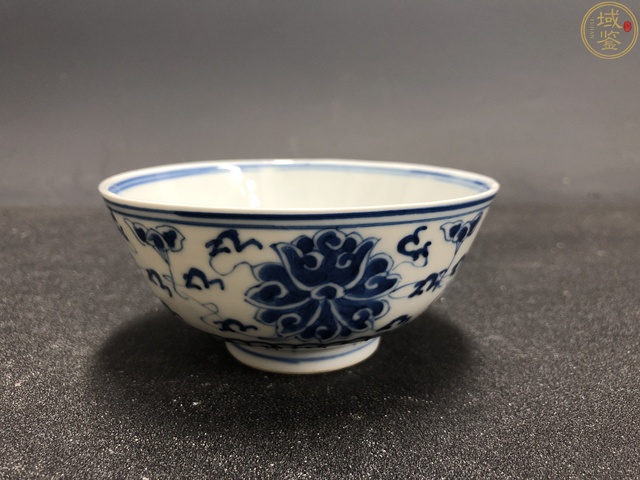 古玩陶瓷花卉紋青花碗真品鑒賞圖