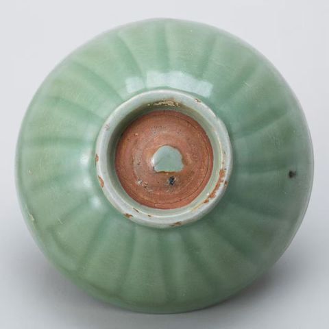 古玩陶瓷青釉刻花紋碗真品鑒賞圖