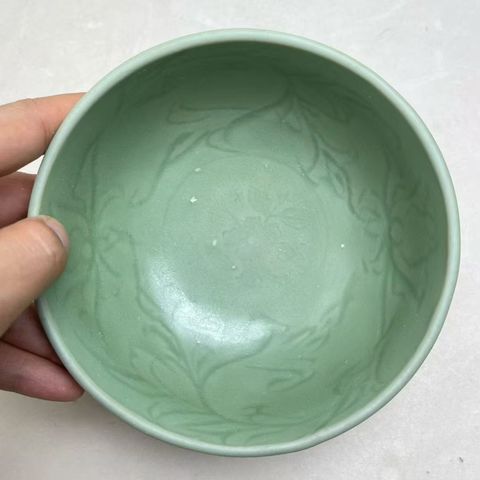 古玩陶瓷青釉刻花紋碗真品鑒賞圖