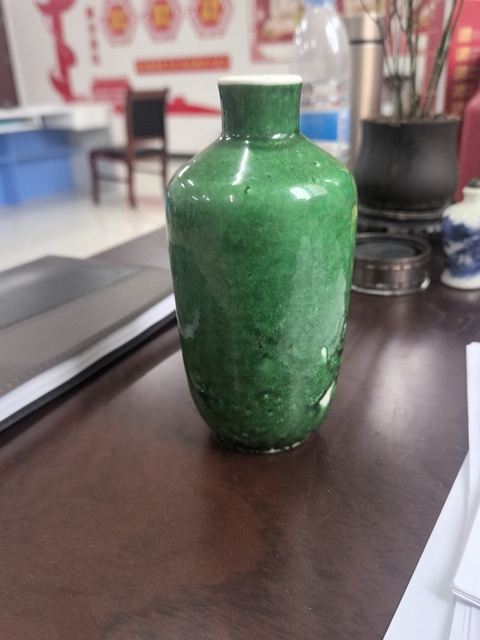 古玩陶瓷綠釉鼻煙壺真品鑒賞圖