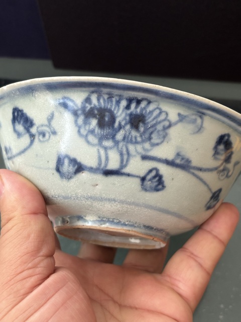 古玩陶瓷并蒂菊青花碗真品鑒賞圖