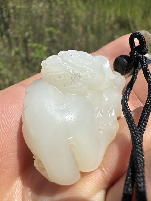 古玩玉器和田玉雕“瑞獸”把件真品鑒賞圖