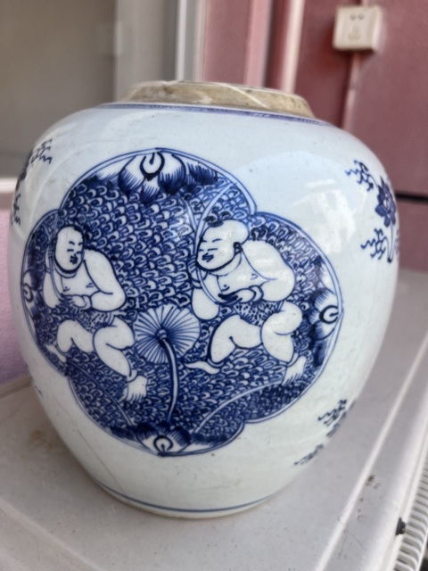 古玩陶瓷連生貴子圖青花罐真品鑒賞圖