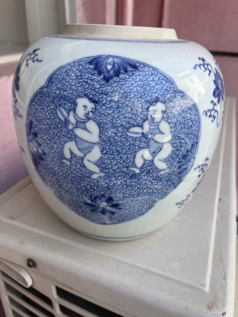 古玩陶瓷連生貴子圖青花罐真品鑒賞圖