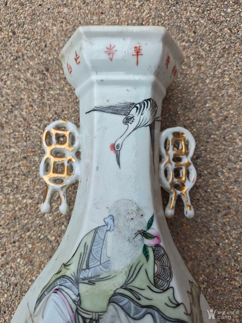 古玩陶瓷粉彩人物六棱瓶真品鑒賞圖