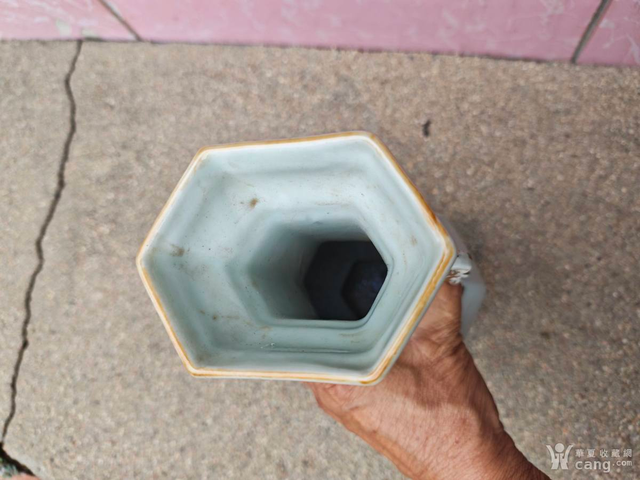 古玩陶瓷粉彩人物六棱瓶真品鑒賞圖